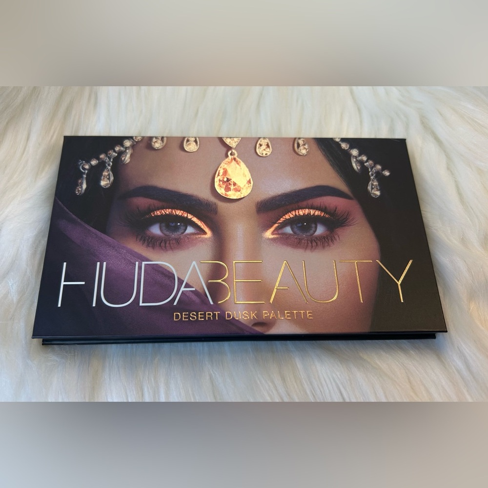 NWOB Huda Beauty Desert Dusk Palette